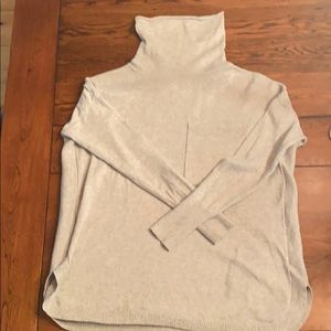 Vineyard Vines shirt/ light sweater